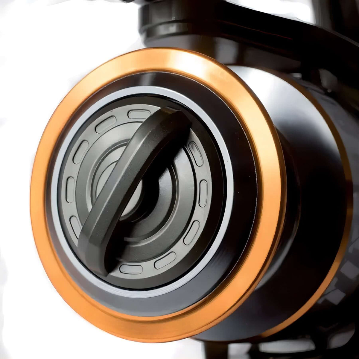 Close-up of the Expert Predator Titan reel's spool with an intricate design and durable materials.