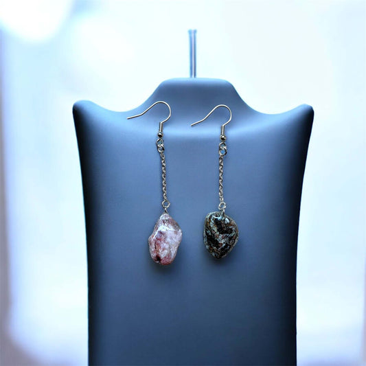 Orecchini Pendenti con pietre naturali artigianali della Valsesia, unici e autentici.