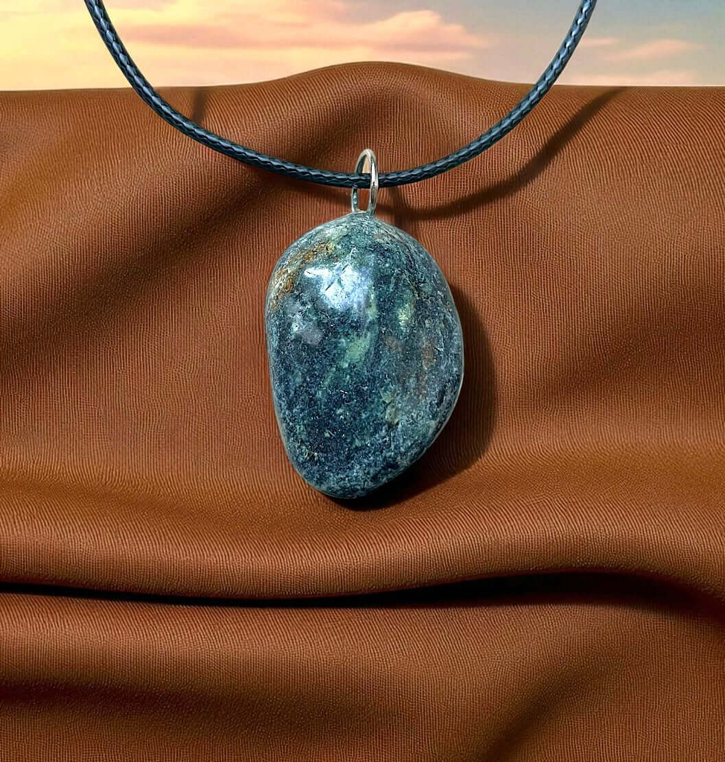 Collana Artigianale con Pietra Naturale dei Fiumi della Valsesia - FISHING TIME, è tempo di pesca!