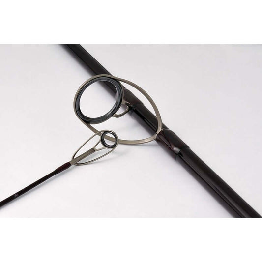 Dettaglio degli anelli sul K-Karp Mizar 3902 fishing rod, evidenziando materiali di alta qualità.