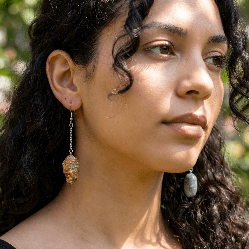 Orecchini Pendenti Artigianali con Pietre Naturali della Valsesia – Contrasti di Terra e Acqua - FISHING TIME, è tempo di pesca!