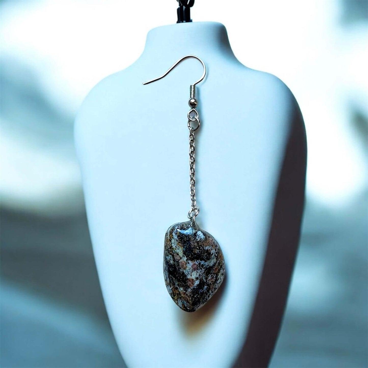 Orecchini Pendenti Artigianali con Pietre Naturali e Minerali della Valsesia – Contrasti di Rosa e Nero - FISHING TIME, è tempo di pesca!