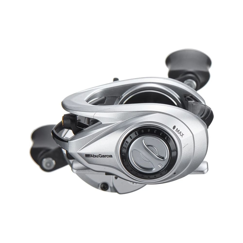 Il corpo monoblocco in X-Mag™ Alloy Frame e le C6 Carbon Side Plates assicurano una struttura estremamente robusta ma al tempo stesso incredibilmente leggera.