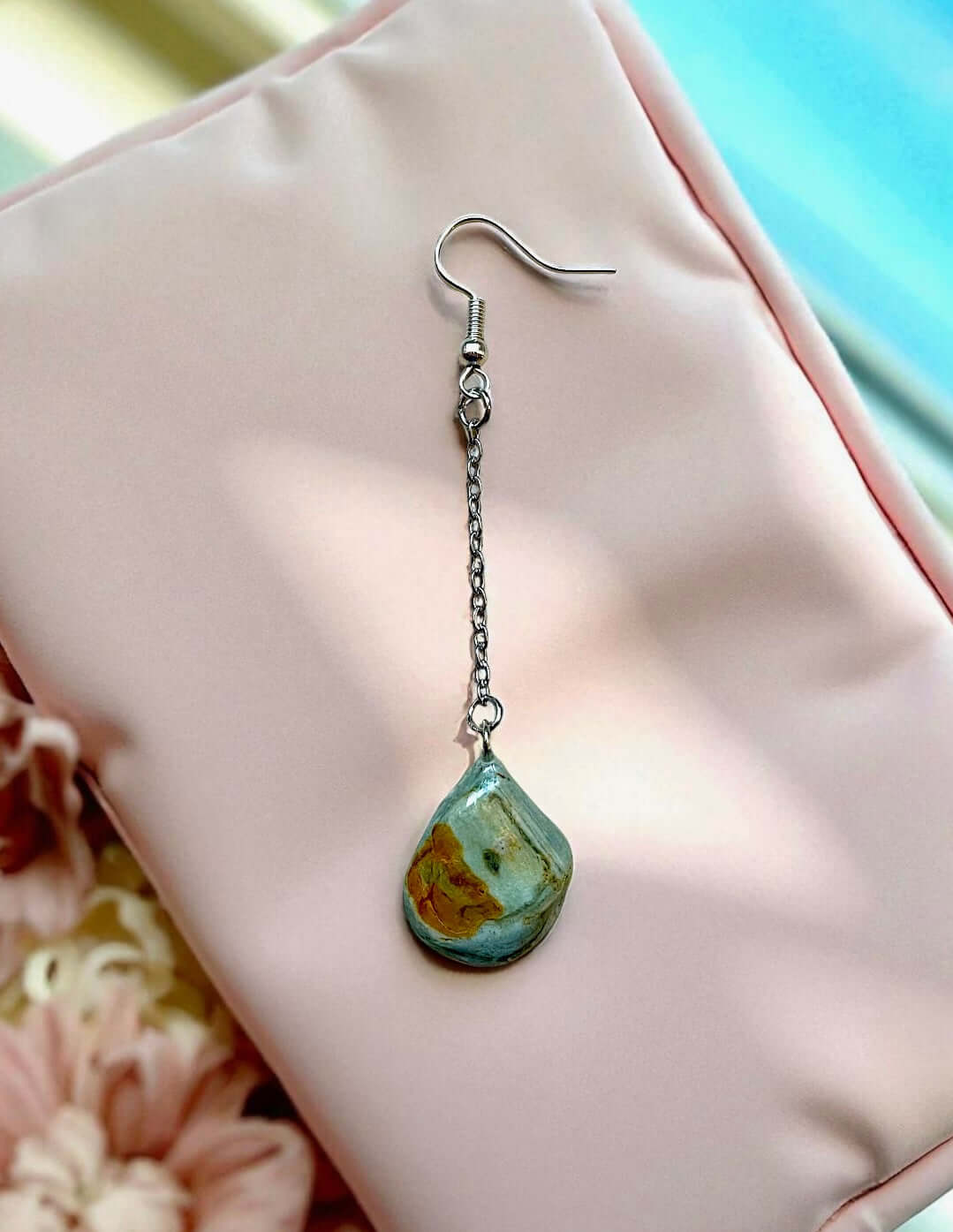 Orecchini Pendenti Artigianali con Pietre Naturali della Valsesia, realizzati a mano con pietre uniche.