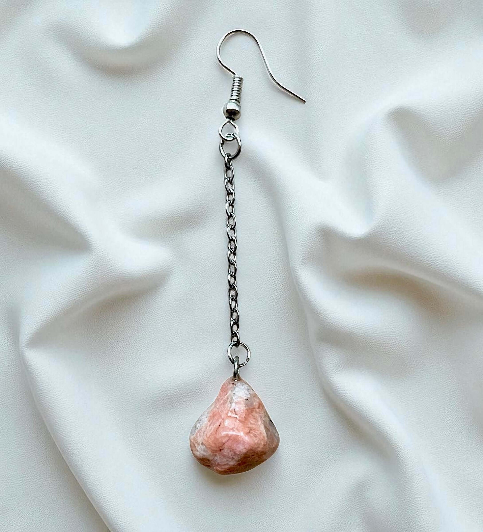 Orecchini Pendenti artigianali con pietre naturali della Valsesia, uniche e fatte a mano.