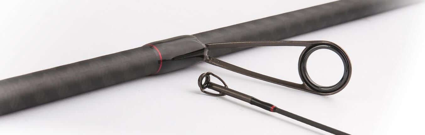 Dettaglio della canna Urban Fighter Street, progettata per lo street fishing moderno e realizzata in carbonio CX‑1 Micro Pitch.