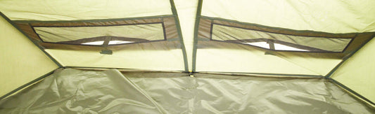 K-Karp GLADIO ELEMENTS BIVVY interior view showing ventilation windows for enhanced comfort.