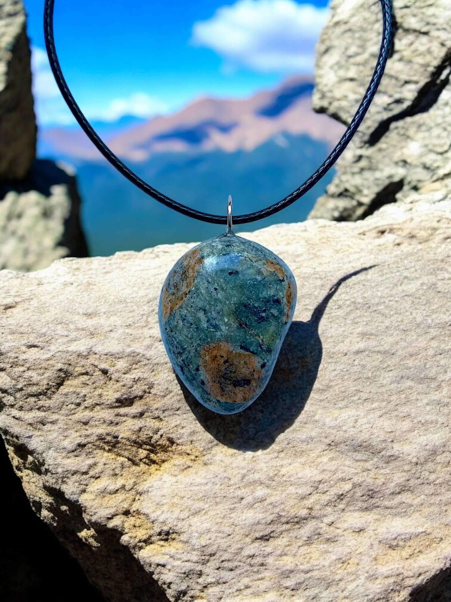 Collana Artigianale con Pietre Naturali dei Fiumi della Valsesia.