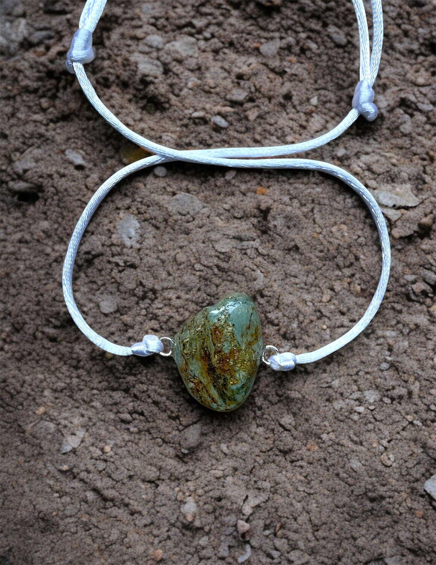 Collier Artigianale con Pietra Naturale dei Fiumi della Valsesia - Anima di mare su sfondo di pietra naturale