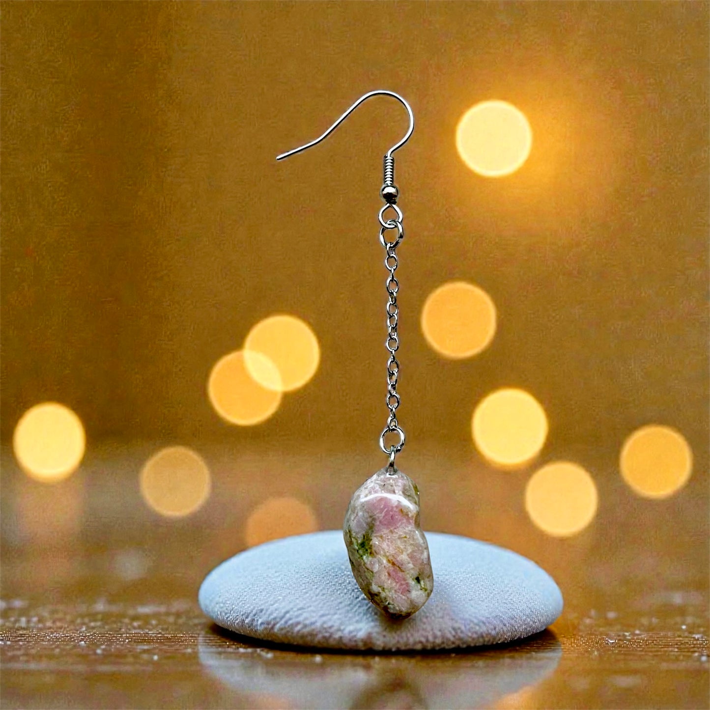 Orecchini Pendenti Artigianali con Pietre Naturali della Valsesia – Contrasto di Luce, Pietra e Colore