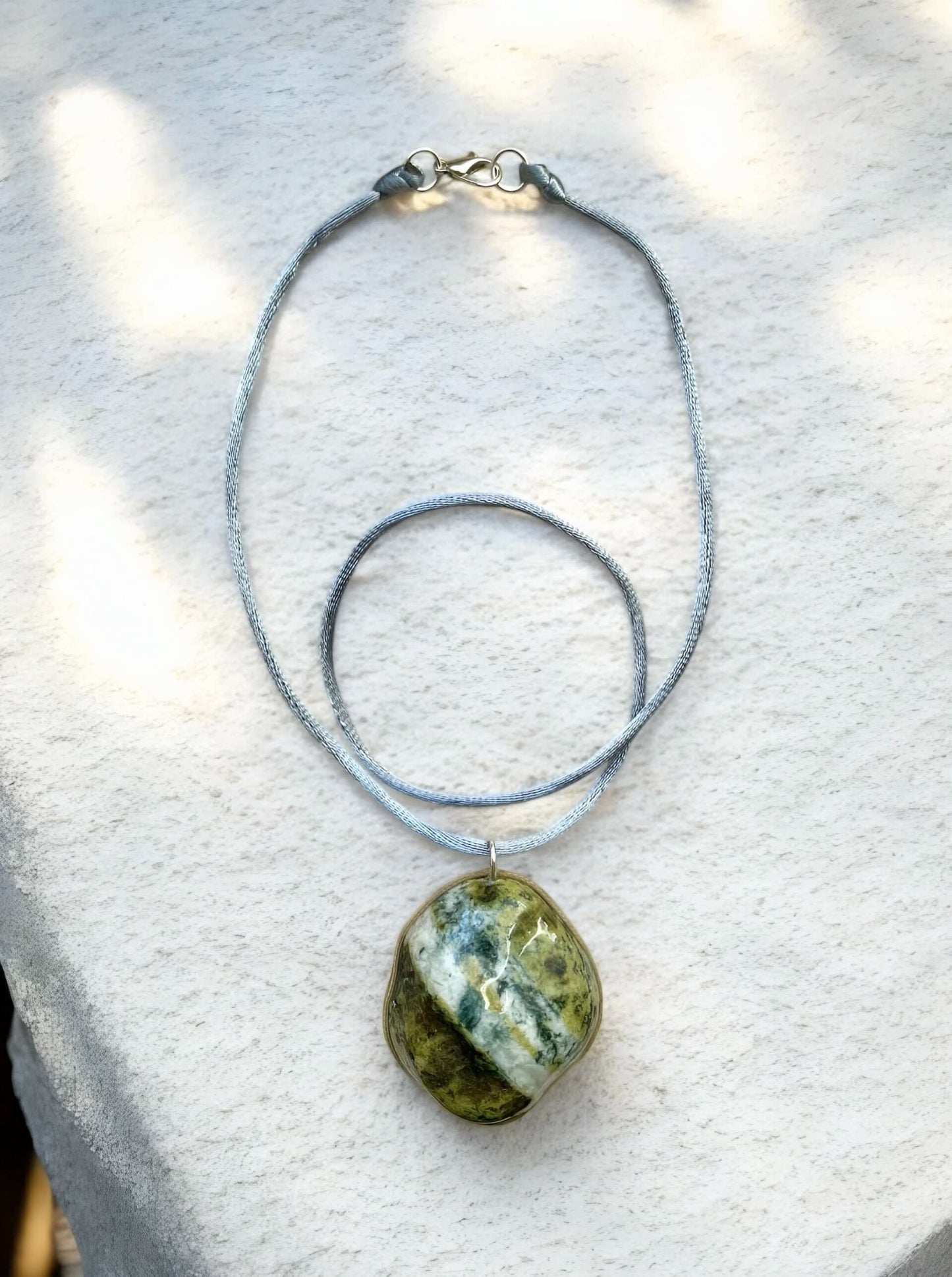 Collana Artigianale con Pietra Minerale Naturale dei Fiumi della Valsesia – Cuore di Sottobosco con ciondolo unico.