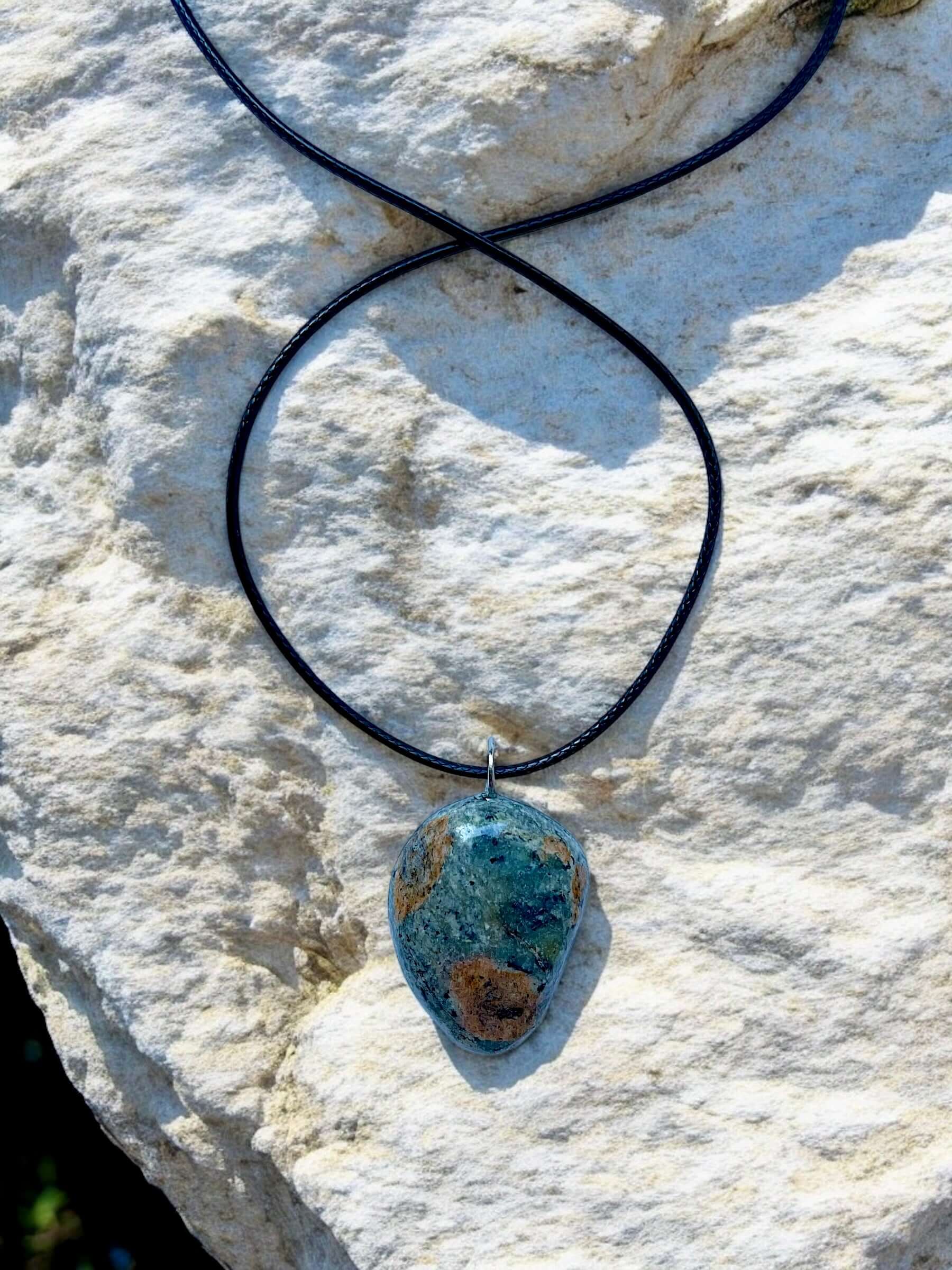 Collana Artigianale con Pietre Naturali dei Fiumi della Valsesia.