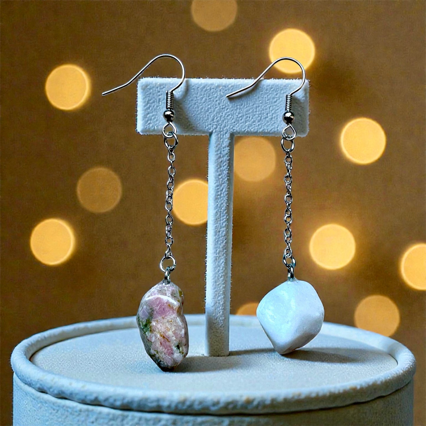 Orecchini Pendenti Artigianali con Pietre Naturali della Valsesia – Contrasto di Luce, Pietra e Colore