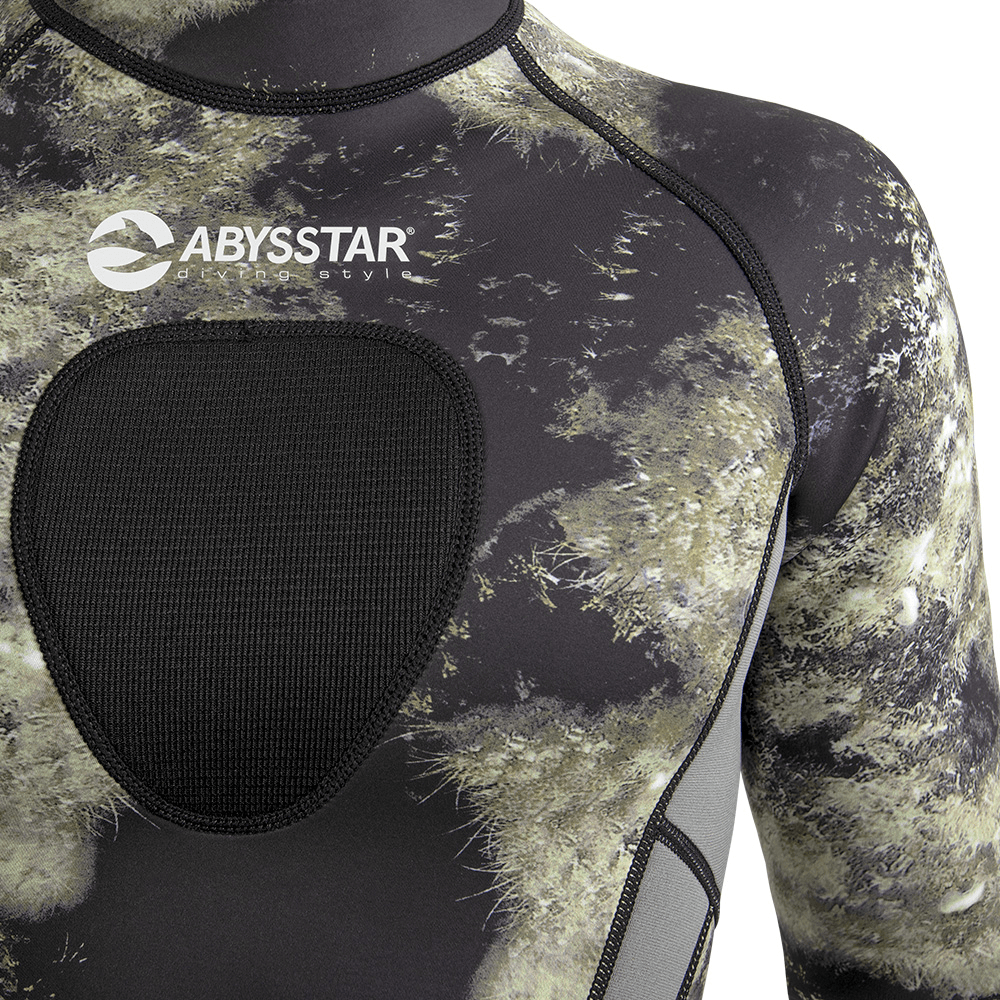 Abysstar Sidney Camo C/P 2,5 mm wetsuit designed for apnea fishing in warm waters.
