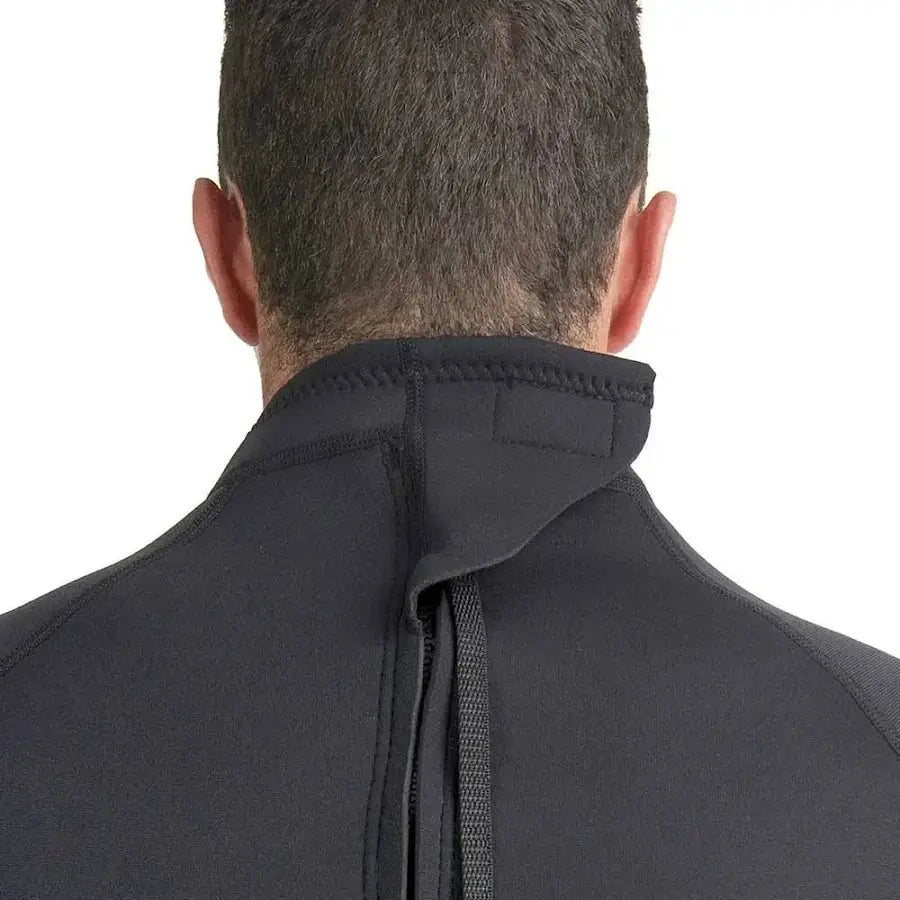 Dettaglio della schiena di un uomo in muta corta, Abysstar Sea Spring Man Black C/P, Muta Corta Uomo.