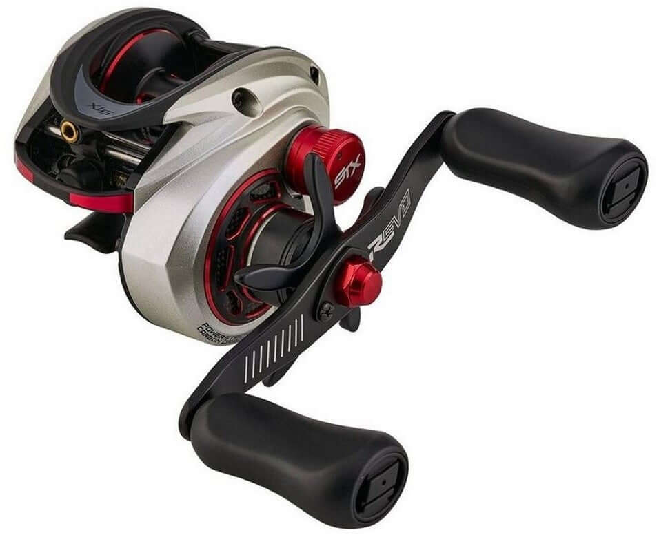 Mulinello Abu Garcia Revo® X Low Profile con manovella a destra e design asimmetrico in C6 Carbon Frame.