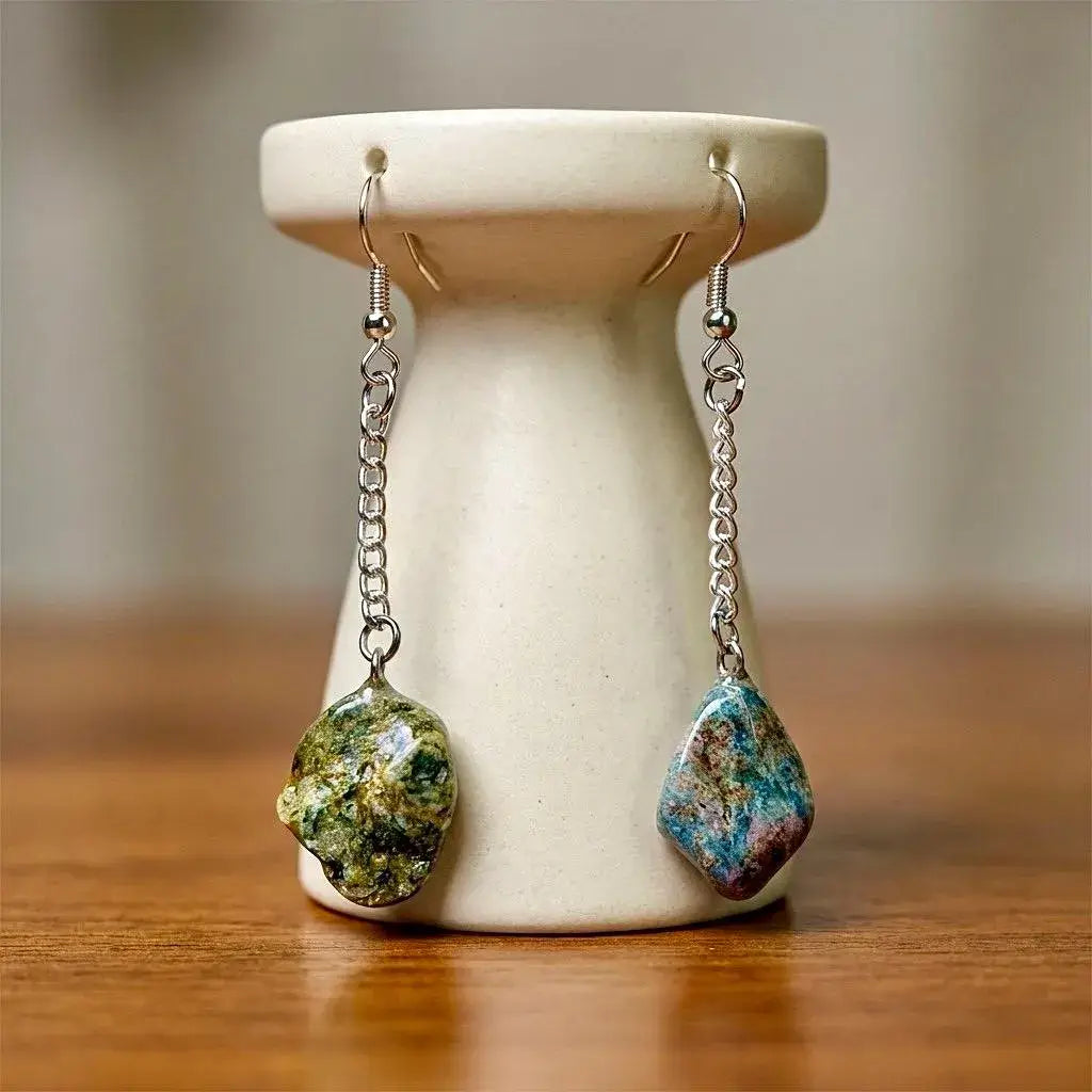 Orecchini Pendenti Artigianali con Pietre Naturali della Valsesia, in verde muschio e turchese alpino.