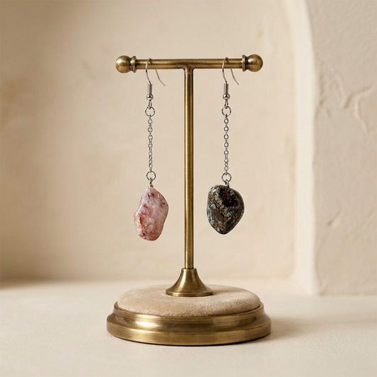 Orecchini Pendenti Artigianali con Pietre Naturali e Minerali della Valsesia – Contrasti di Rosa e Nero