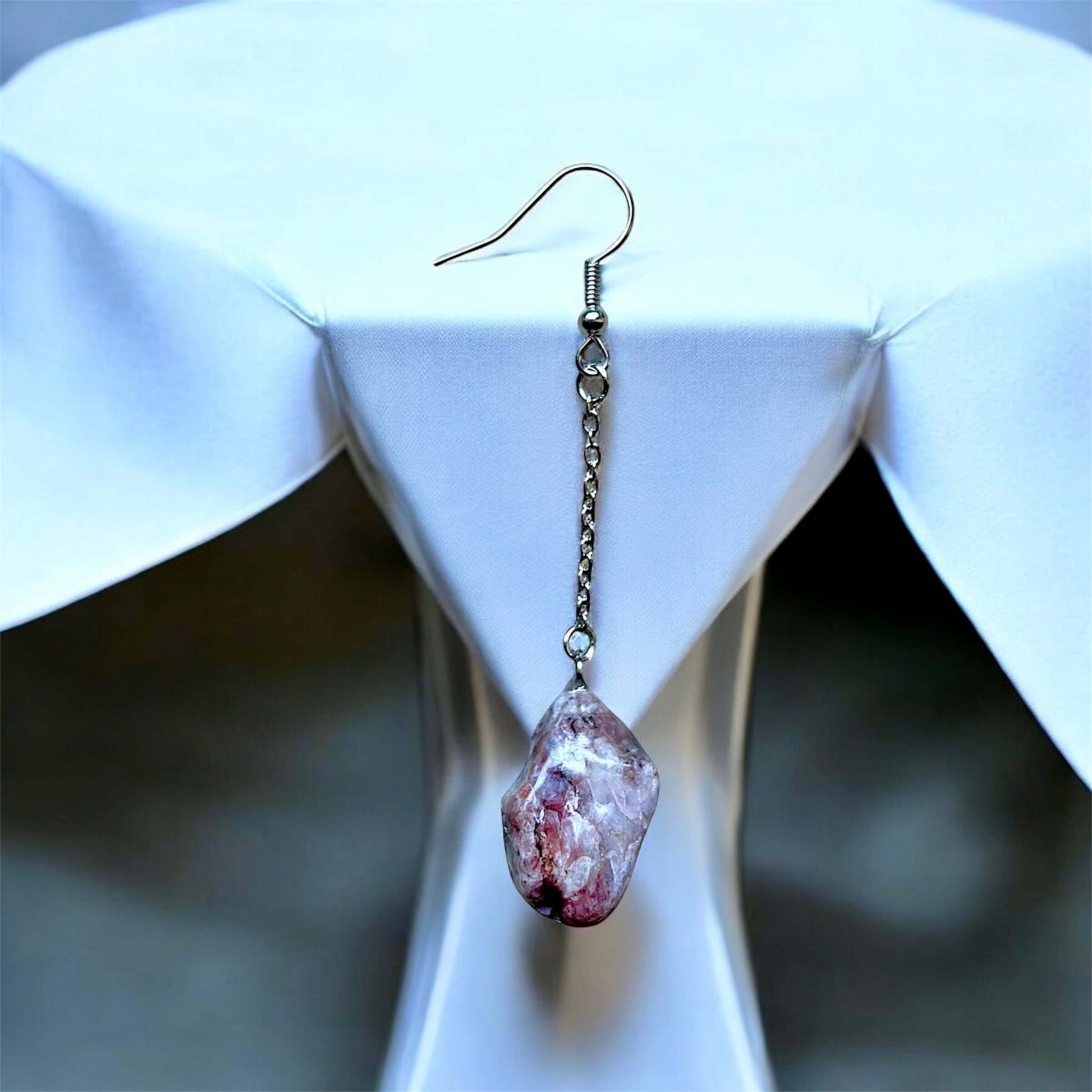 Orecchini Pendenti Artigianali con Pietre Naturali e Minerali della Valsesia – Contrasti di Rosa e Nero - FISHING TIME, è tempo di pesca!