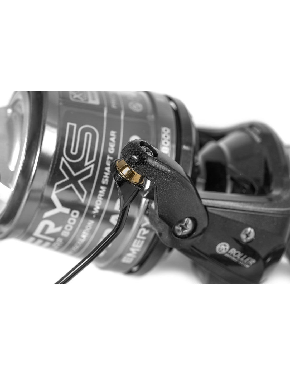 Trabucco Emery XS Surf 8000 spinning reel showcasing lightweight graphite design for surfcasting.